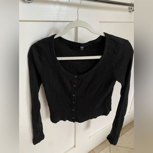 Uniqlo cropped long sleeve top